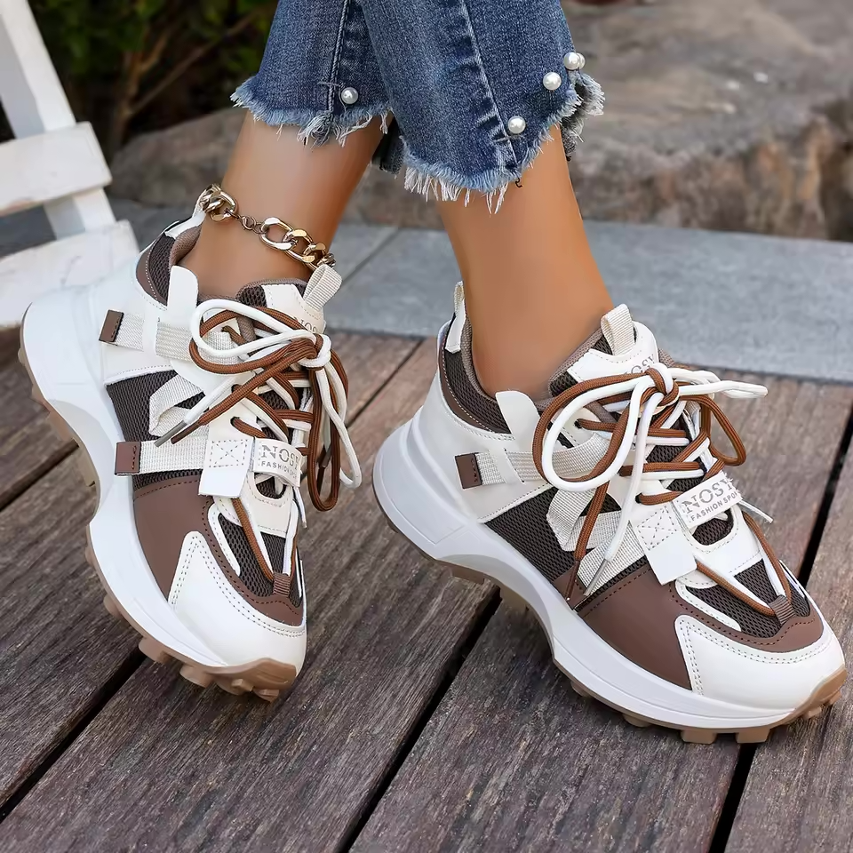 Julia UrbanFlex Sneaker™ – Ihr stilvoller Begleiter für jeden Tag