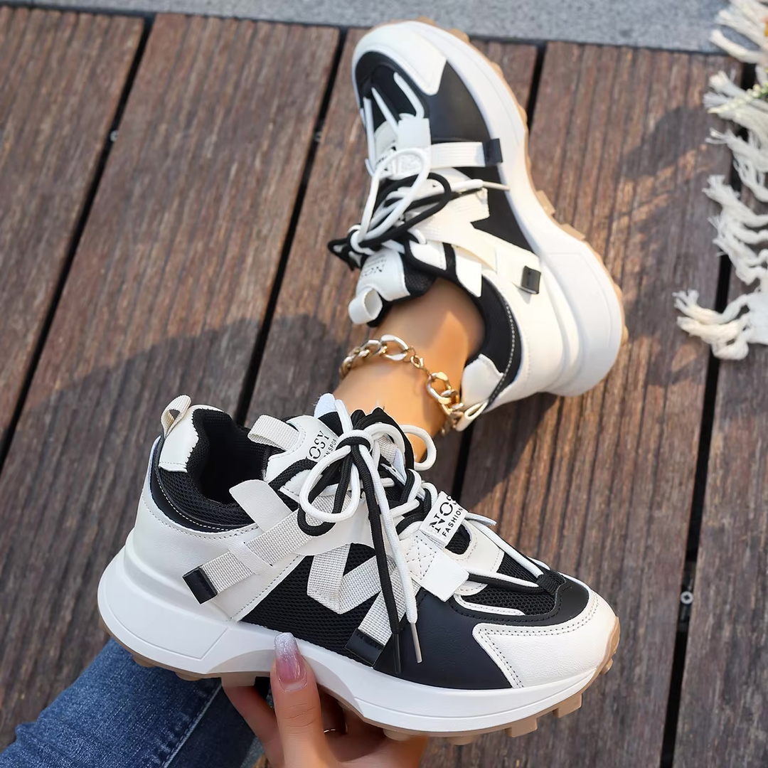 Julia UrbanFlex Sneaker™ – Ihr stilvoller Begleiter für jeden Tag