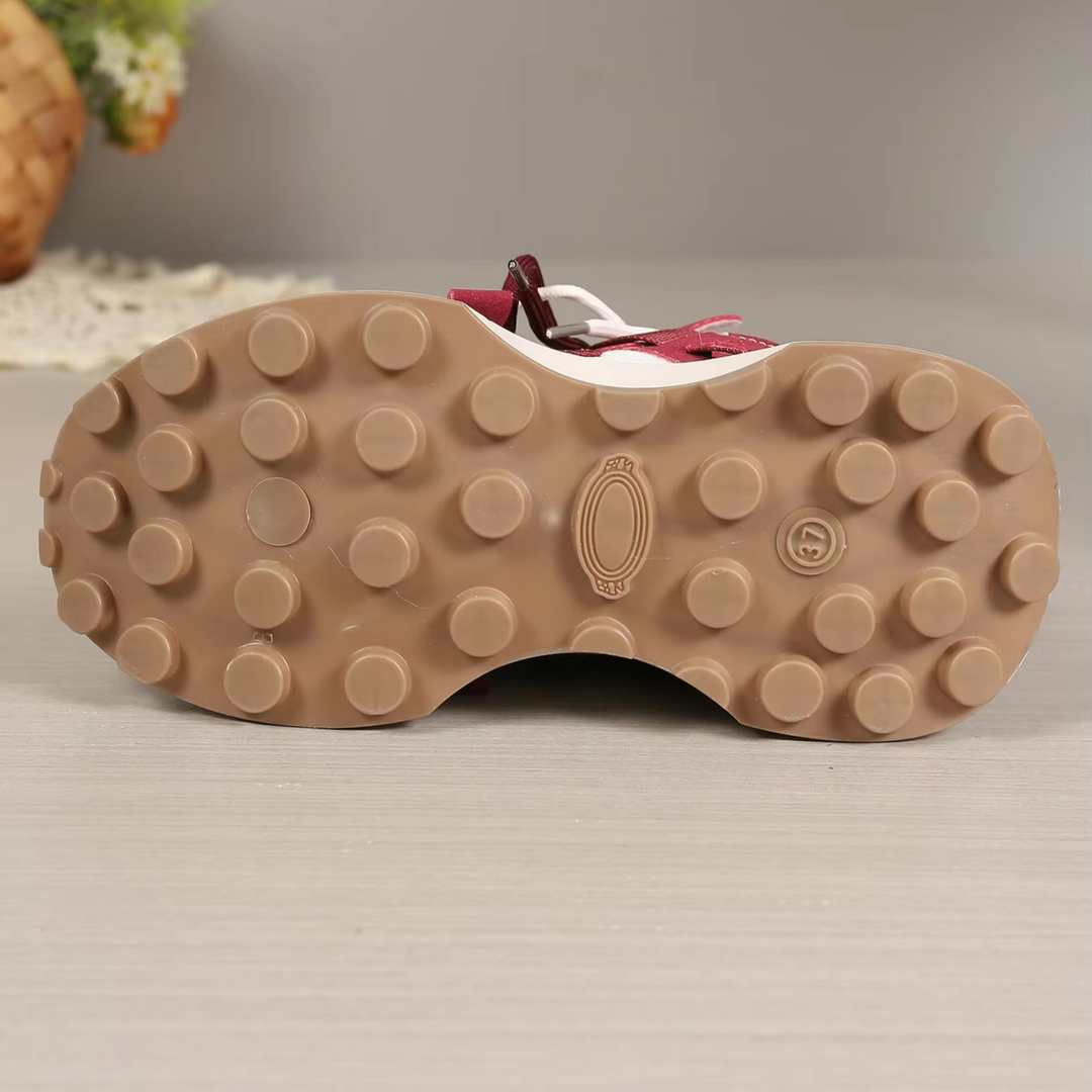 Julia UrbanFlex Sneaker™ – Ihr stilvoller Begleiter für jeden Tag