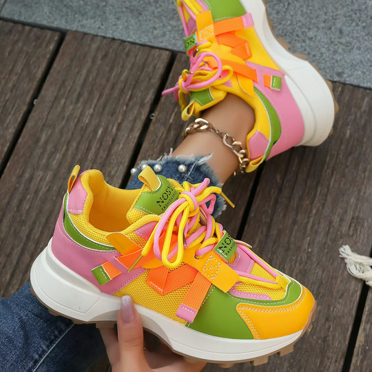 Julia UrbanFlex Sneaker™ – Ihr stilvoller Begleiter für jeden Tag