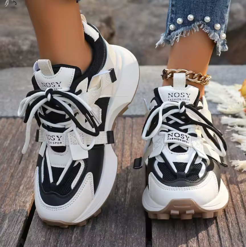 Julia UrbanFlex Sneaker™ – Ihr stilvoller Begleiter für jeden Tag
