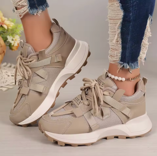Julia UrbanFlex Sneaker™ – Ihr stilvoller Begleiter für jeden Tag