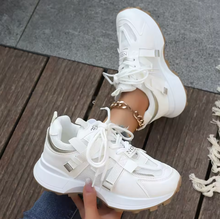 Julia UrbanFlex Sneaker™ – Ihr stilvoller Begleiter für jeden Tag
