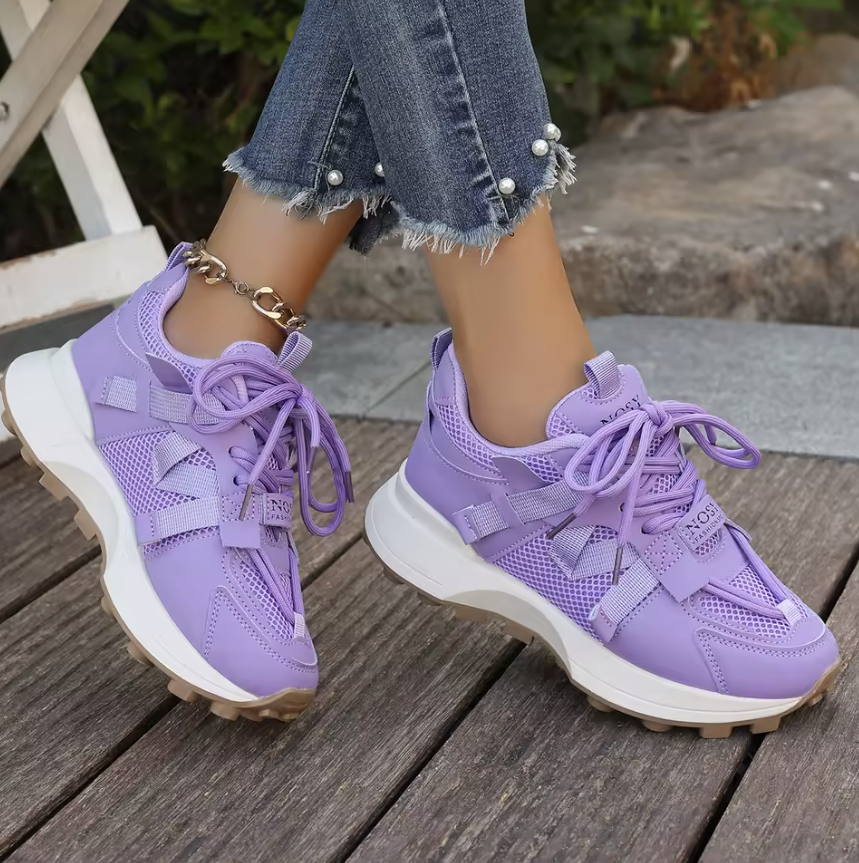 Julia UrbanFlex Sneaker™ – Ihr stilvoller Begleiter für jeden Tag