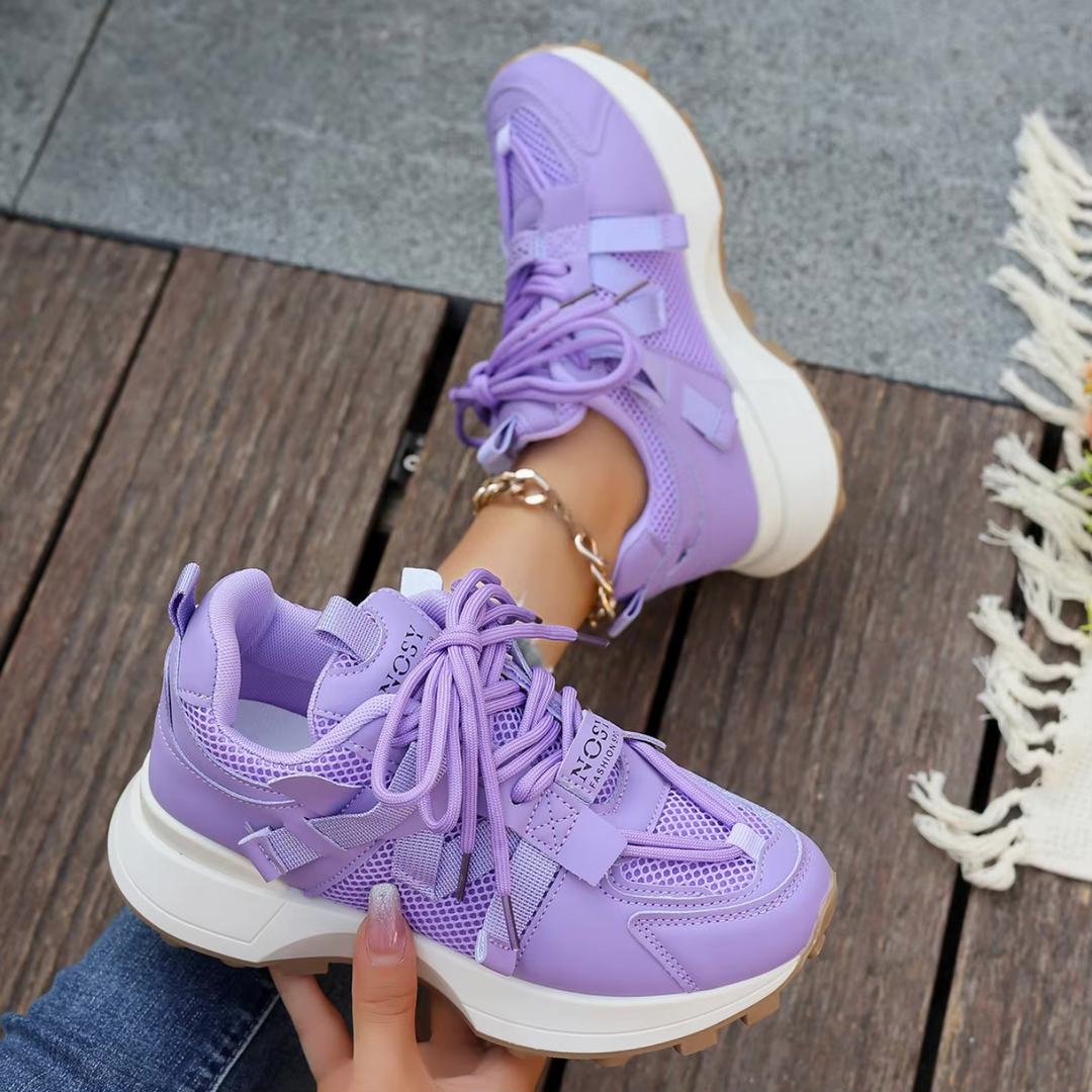 Julia UrbanFlex Sneaker™ – Ihr stilvoller Begleiter für jeden Tag